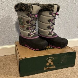 Kamik snowgypsy size 3 snowboots   Gray, purple faux fur
